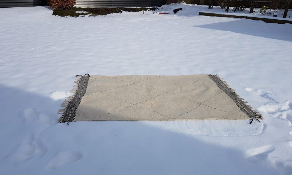wollen-tapijt-reinigen-sneeuw